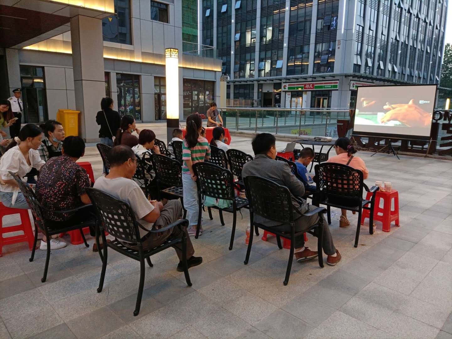 首届“云顶集团中心周末电影放影节” 温情启幕！