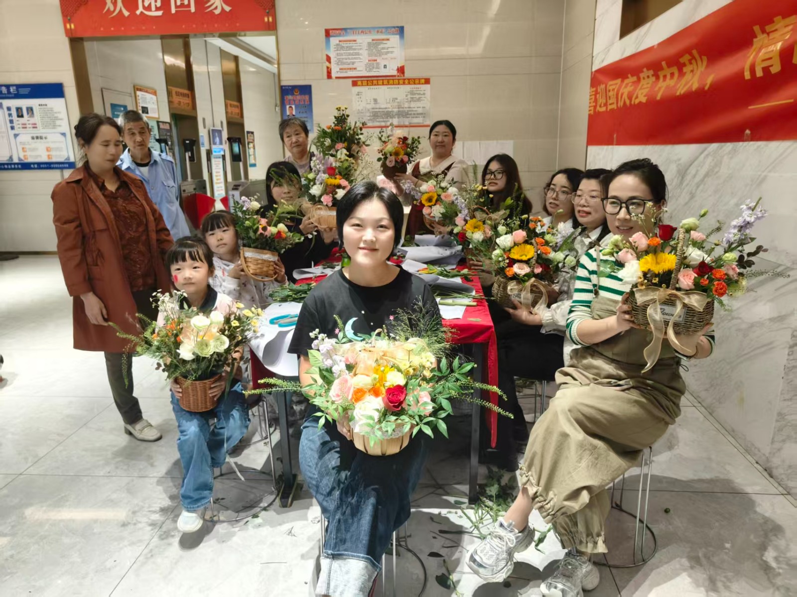 云顶集团中心中秋插花映团圆 爱国电影贺华诞